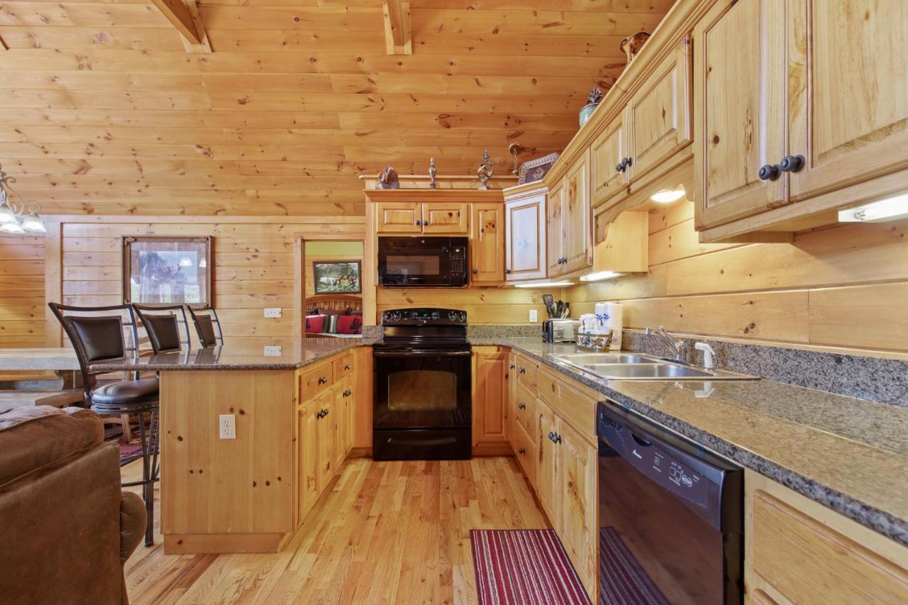 Above The Clouds, 4 Bedrooms, Pool Access, Private, Gaming, Sleeps 16 Gatlinburg Kültér fotó