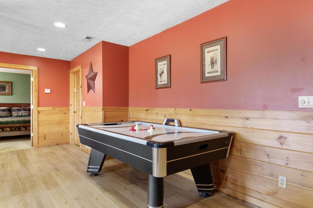 Above The Clouds, 4 Bedrooms, Pool Access, Private, Gaming, Sleeps 16 Gatlinburg Kültér fotó