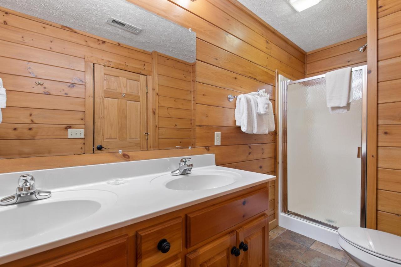Above The Clouds, 4 Bedrooms, Pool Access, Private, Gaming, Sleeps 16 Gatlinburg Kültér fotó